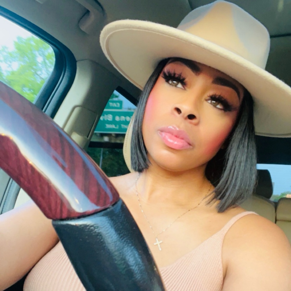 Meet your Posher, Denise